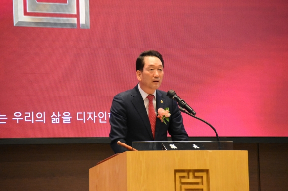 지난 19일 열린 제58회 서울시건축사회 정기총회에서 김태수 의원이 축사하고 있다.