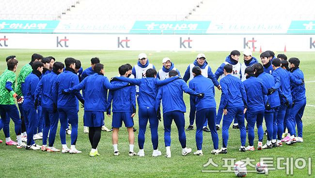 태국전 앞서 공식 훈련을 진행하는 한국 축구대표팀 / 사진=권광일 기자