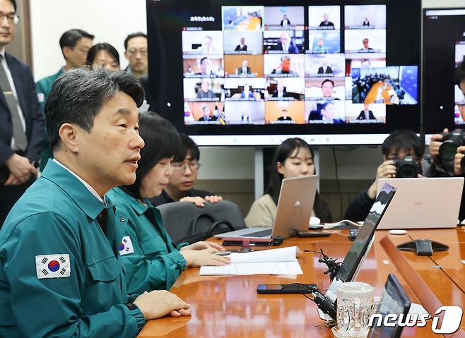 이주호 사회부총리 겸 교육부 장관이 22일 서울 종로구 정부서울청사에서 열린 '의대 운영대학 총장 간담회’에서 모두발언을 있다. 2024.3.22/뉴스1 ⓒ News1 허경 기자