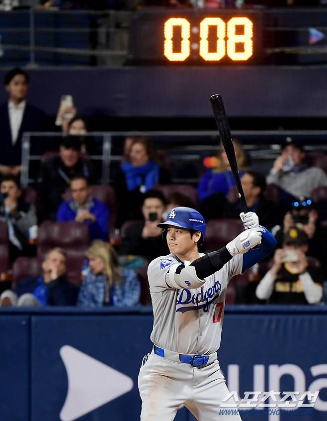20일 서울 고척스카이돔에서 열린 'MLB 월드투어 서울 시리즈 2024' 샌디에이고 파드리스와 LA 다저스의 경기. 오타니의 타석에서 피치클락이 8초를 가리키고 있다. 고척=정재근 기자 cjg@sportschosun.com/2024.3.20/
