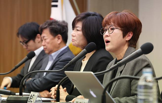 22일 오후 서울 중구 프레스센터에서 열린 유명인 사칭 온라인 피싱범죄 해결 촉구를 위한 기자회견에서 개그우먼 송은이가 발언하고 있다. 연합뉴스