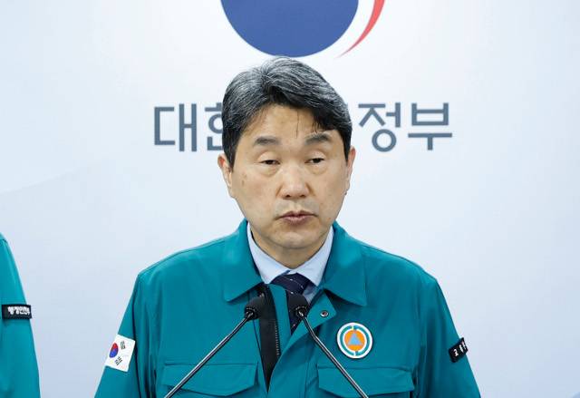 이주호 사회부총리 겸 교육부 장관이 지난 20일 서울 종로구 정부서울청사에서 의과대학 정원 증원 관련 발표를 하고 있다. 윤웅 기자