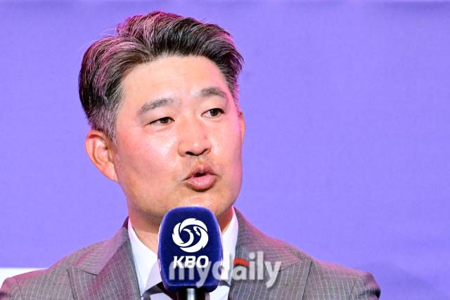 2024년 3월 22일 서울 소공동 롯데호텔에서 진행된 '2024 신한 SOL Bank KBO리그' 미디어데이에서SSG 이숭용 감독이 취재진의 질문에 답하고 있다./소공동=곽경훈 기자 kphoto@mydaily.co.kr