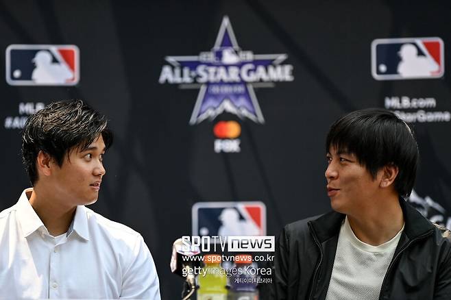 ▲ 오타니 측은 미즈하라는 절도 혐의로 고소했다. 현지 언론에서는 오타니가 도박에 관여하지 않았다고 해도 실제 도박 빚을 대신 갚아줬다는 것만으로도 처벌 대상이 된다고 보고 있다.&nbsp;현지 언론에서는 갑자기 바뀐 주장에 대해 이것이 오타니 측과 미즈하라의 사전 합의였다고 의심한다.