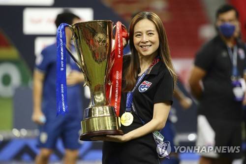 태국 축구 국가대표팀이 대한민국을 상대로 지난 1998 방콕 아시안게임 8강전 승리 후  26년 만에 기적을 만들려고 하고 있다.&nbsp;  태국 축구협회장이 한국전 승리 시 보너스를 더 올려주겠다고 공약하고 나섰다.&nbsp;연합뉴스