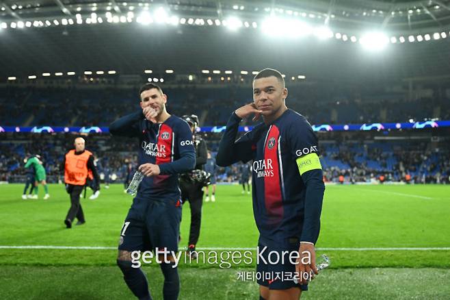 6일 레알레 아레나에서 열린 레알 소시에다드와 PSG의 2023~24 UCL 16강 2차전. 승리 뒤 환호하는 루카스 에르난데스와 킬리안 음바페. 사진=게티이미지