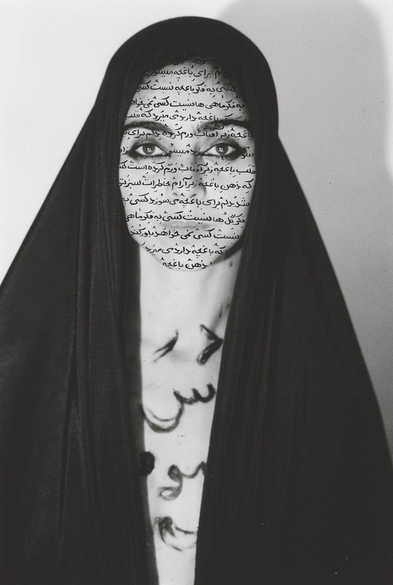 이란 미술가 쉬린 네샤트의 ‘알라의 여인들’ 연작 중 'Unveiling' [사진 크리스티경매사]