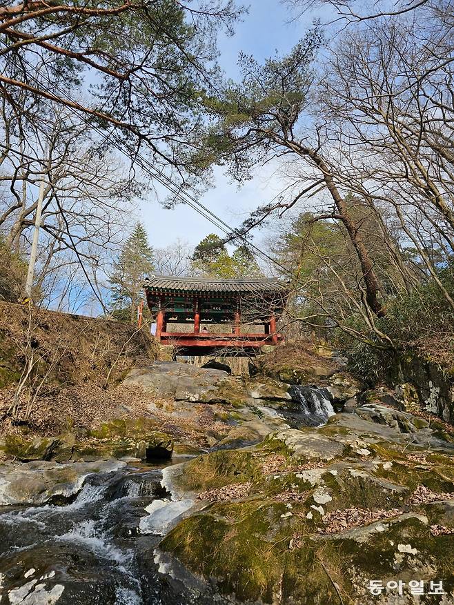 곡성 태안사 계곡 위에 지어진 능파각.