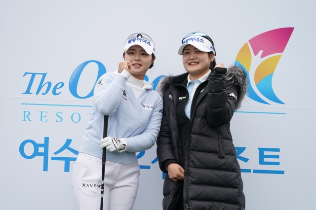 올해 첫 출전해 단독 3위에 입상한 태왕 아너스 골프단의 유지나와 홍현지(오른쪽). 대회조직위