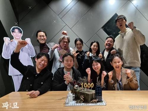 파묘 천만 달성, 무서운 기세로 흥행 기록을 갈아치운 ‘파묘’가 개봉 32일 만에 천만 관객을 돌파했다. 사진=㈜쇼박스
