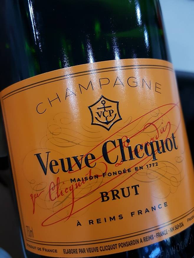 뵈브 클리코 브뤼 엘로우 라벨.&nbsp;최현태 기자