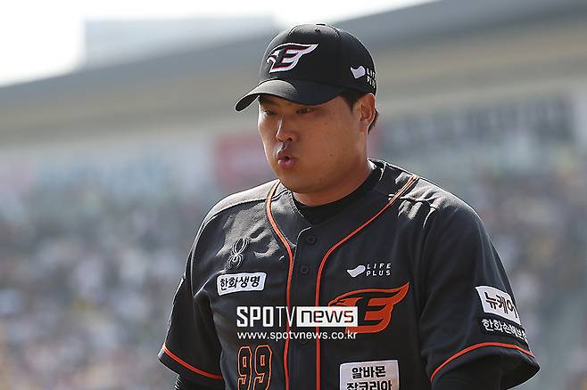 ▲ 한화 이글스 에이스 류현진은 3⅔이닝 5실점(2자책점)으로 복귀전을 마쳤다. ⓒ곽혜미 기자