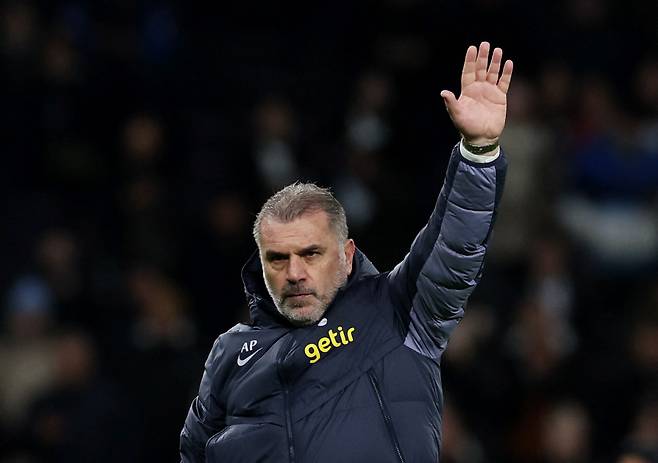 엔제 포스테코글루 감독을 향한 다른 빅클럽들의 관심이 커지고 있다. 맨체스터 유나이티드가 포스테코글루 감독을 차기 감독으로 고려하며 야심 찬 이적을 준비 중이라는 소식까지 전해졌다. 포스테코글루는 2023~2024시즌을 앞두고 토트넘을 맡아, 불과 한 시즌도 지나지 않은 시점에서 팀을 완벽히 바꾸며 엄청난 호평을 받고 있다. 로이터연합뉴스