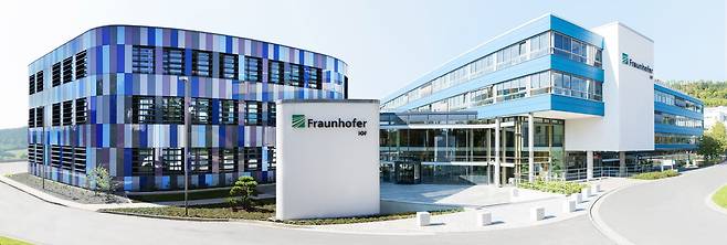 독일 예나에 있는 프라운호퍼 응용광학 및 정밀가공(IOF) 연구소 전경. 프라운호퍼는 지역 중소기업과 긴밀히 협력하며 산업체가 필요한 수준의 기술을 개발하는 역할을 맡고 있다./독일 프라운호퍼 협회