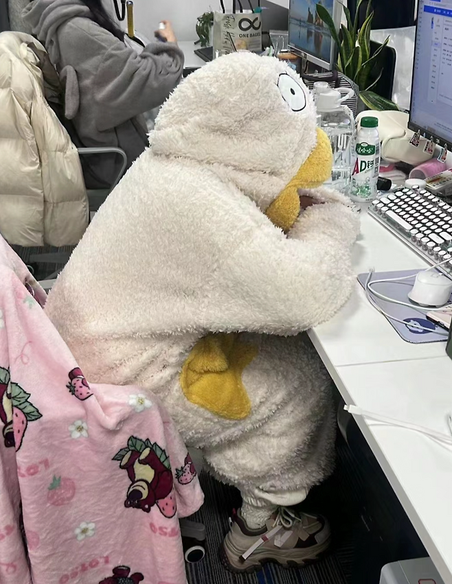 중국 소셜미디어 ‘샤오홍슈’에 올라온 젊은 층의 출근복 사진. 샤오홍슈 캡쳐