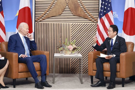 조 바이든 미국 대통령과 기시다 후미오 일본 총리가 지난해 11월 아시아태평양경제협력체(APEC) 정상회의가 열린 미국 샌프란시스코에서 미·일 정상회담을 하고 있다. 연합뉴스