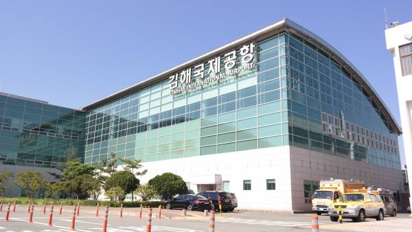 김해공항 국제선 청사 전경. 국제신문DB