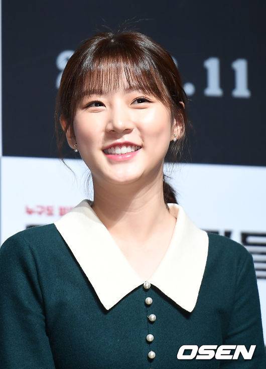 [OSEN=곽영래 기자] 배우 김새론이 8일 오전 서울 강남구 CGV압구정에서 열린 영화 '동네사람들' 제작보고회에 참석해 포토타임을 갖고 있다. / youngrae@osen.co.kr