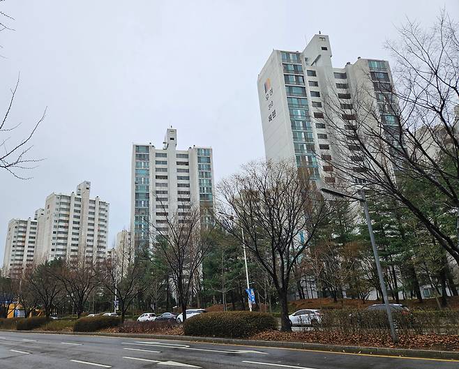 지난 25일 오후 경기 안양시 동안구 인근 아파트 단지. /방재혁 기자