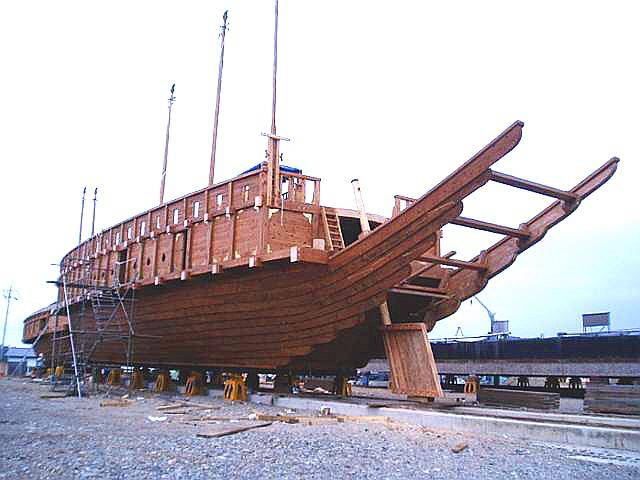 실물 크기로 복원된 임진왜란 때 조선 수군의 주력 전투함인 판옥선. 한국일보 DB