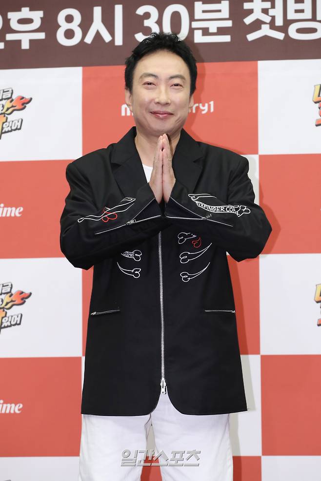 코미디언 박명수가 14일 오후 서울 마포구 상암동 스탠포드호텔에서 열린 MBC에브리원·라이프타임 새 예능 '나는 지금 화가 나있어(이하 '나화나')' 제작발표회에 참석해 포즈를 취하고 있다. '나화나'는 대한민국 '화' 전문 MC들이 캠핑장을 오픈, '화(火)'제의 게스트를 초대해 그들의 화 유발 비밀 토크를 듣고 화풀이 노하우를 대방출하는 '화(火)' 클리닉 전문 토크쇼 프로그램으로 내일(15일) 오후 8시 30분 첫 방송한다. 서병수 기자 qudtn@edaily.co.kr /2023.08.14/