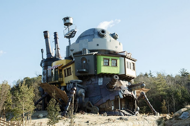 마녀의 계곡에서 볼 수 있는 하울의 성 / 사진=지브리 파크 공식 홈페이지