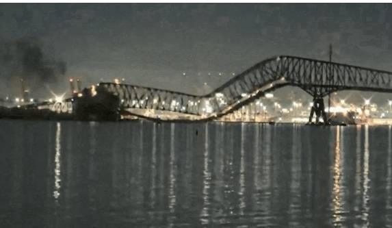 선박과 충돌한 미국 볼티모어 항구 다리가 붕괴했다. [사진출처 = 엑스]