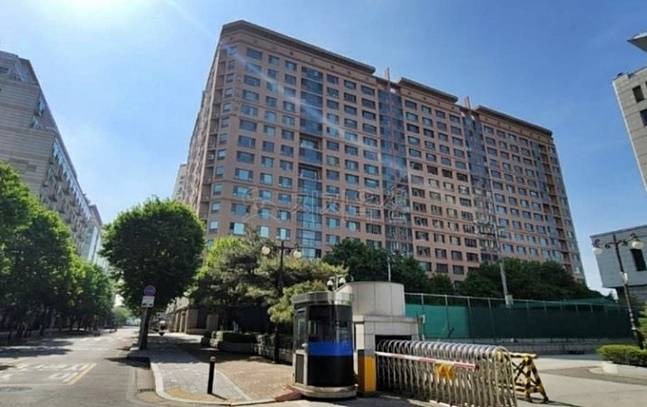 26일 경매에 나온 홍록기 소유의 경기 고양시 일산동구 한 오피스텔이 있는 건물./사진=지지옥션 홈페이지 갈무리