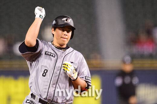 [MD포토] 멀티 홈런 노시환 '잠실야구장이 좁다!'