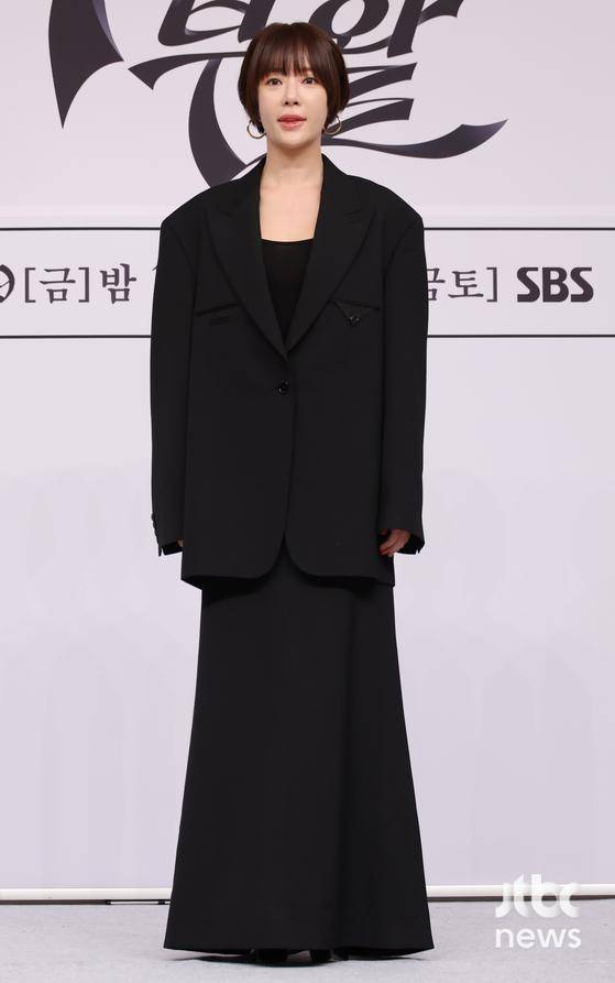 27일 오후 SBS 금토 드라마 '7인의 부활' 제작발표회가 열렸다. 배우 엄기준, 황정음, 이준, 이유비, 신은경, 윤종훈, 조윤희, 이정신이 참석했다. 박세완 엔터뉴스팀 기자 park.sewan@jtbc.co.kr (콘텐트비즈니스본부)