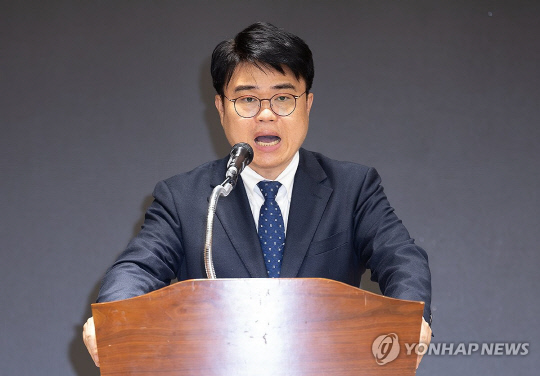 임현택 신임 의협 회장이 소감을 밝히고 있다. 연합뉴스