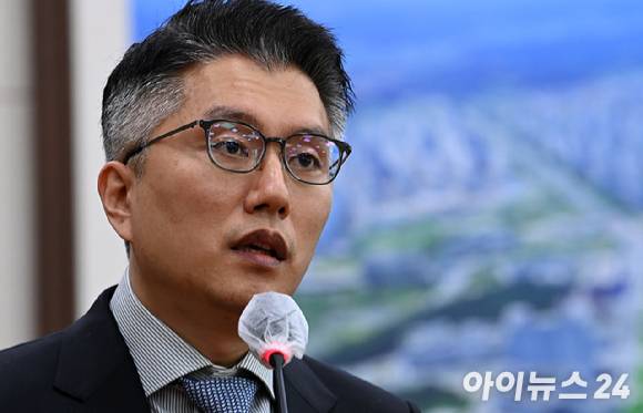 류긍선 카카오모빌리티 대표가 21일 국회에서 열린 국토교통위원회의 국토교통부 등에 대한 종합감사에서 증인으로 출석해 의원 질의에 답하고 있다. [사진=아이뉴스24 DB]