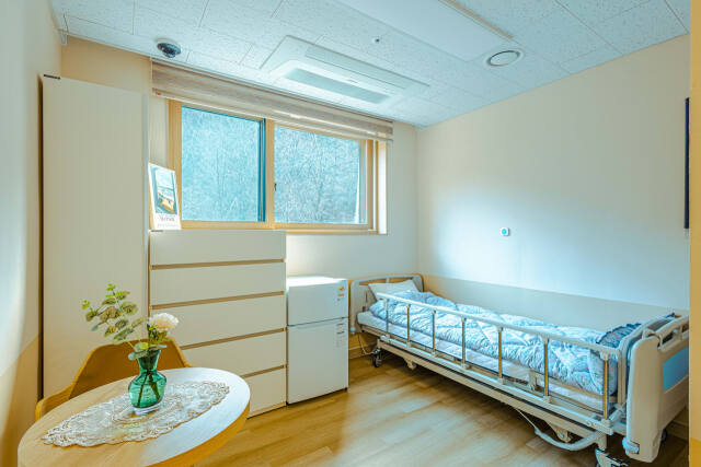 휴레스트요양원의 개성과 휴식을 주는 1인실 공간인 생활실 모습. 요양원 제공.