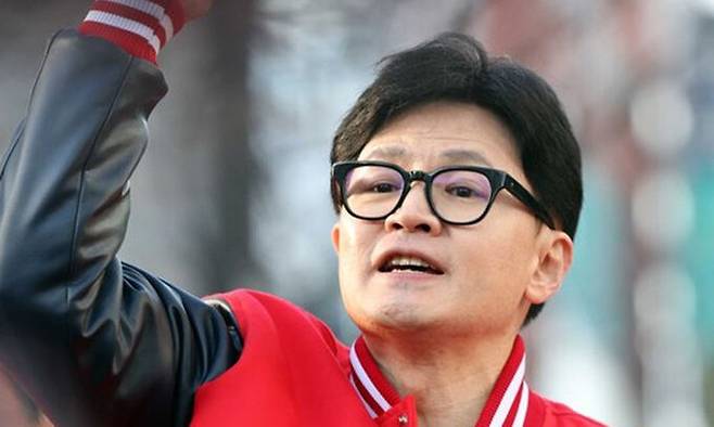 지난 26일 한동훈 국민의힘 비상대책위원장이 경남 양산시 양산남부시장에서 유세하는 모습. 연합뉴스