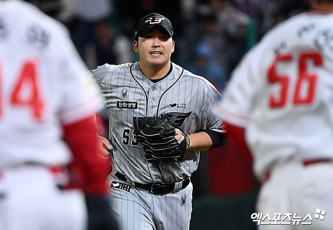 26일 오후 인천SSG랜더스필드에서 열린 2024 신한 SOL Bank KBO리그 한화 이글스와 SSG 랜더스의 경기, 선발투수로 등판한 한화 김민우가 주무기 포크볼을 앞세워 5이닝 무실점으로 호투하고 승리투수가 됐다. 인천, 김한준 기자