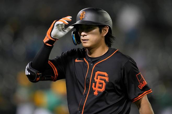 샌프란시스코 자이언츠 외야수 이정후가 26일 미국 오클랜드에 위치한 오클랜드 콜리세움에서 열린 2024 미국프로야구 메이저리그 오클랜드 애슬레틱스와의 시범경기에 1번타자 겸 중견수로 선발 출전, 3타수 무안타 1볼넷을 기록했다. 시범경기 타율은 0.414에서 0.375로 하락했다. 사진 AP 연합뉴스