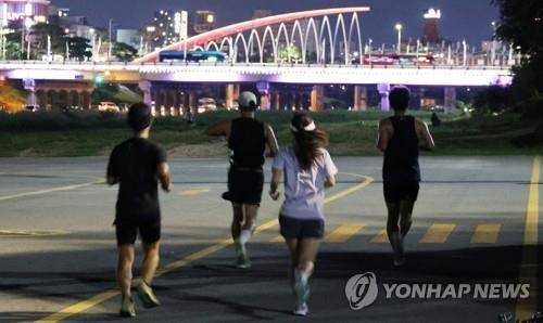 조깅하는 시민들 [연합뉴스 자료사진. 재판매 및 DB 금지]
