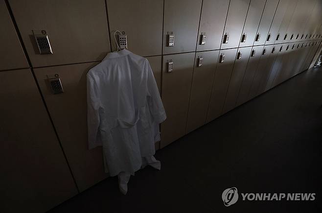 적막한 의과대학 강의실 지난 18일 대구 한 의과대학 강의실이 의대생 집단 휴학으로 적막한 모습을 보이고 있다. [연합뉴스 자료사진. 재판매 및 DB 금지]