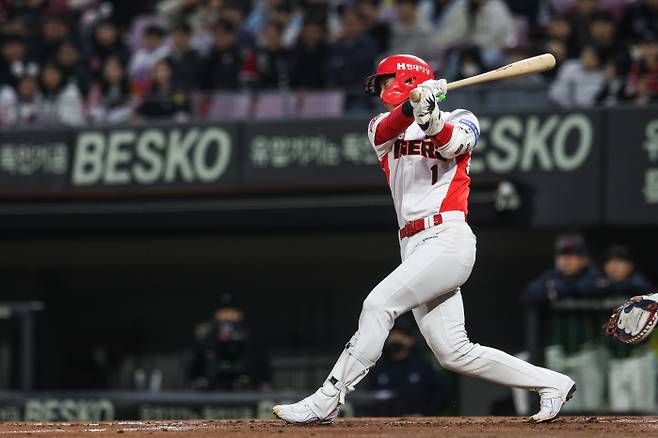 박찬호가 27일 광주 롯데전에서 타격하고 있다. KIA 제공