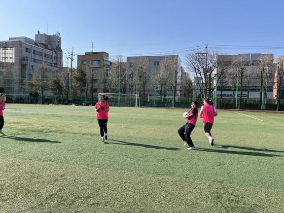 Mary catches the ball! [MARY YANG]