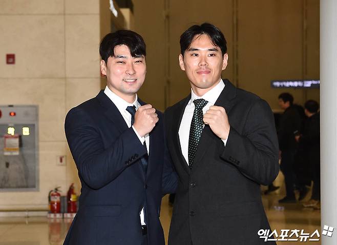 왼쪽부터 삼성 라이온즈가 비시즌 자유계약 시장서 영입한 투수 임창민과 김재윤. 엑스포츠뉴스 DB