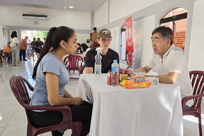 파라과이에서 의료봉사 중인 서주일 민주평화통일자문회의 브라질협의회장 [민주평통 브라질협의회 제공. 재판매 및 DB 금지]