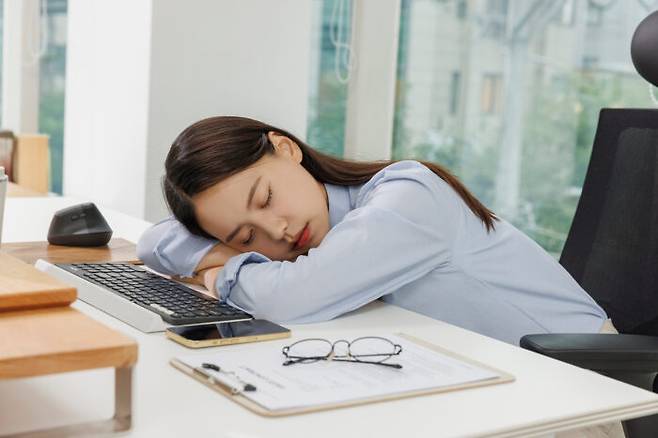 낮에 잠깐이라도 눈을 붙이면, 정신이 더 초롱초롱 해지고 머리도 맑아지며, 심지어 창의성과 생산성까지 오른다. [사진=클립아트코리아]