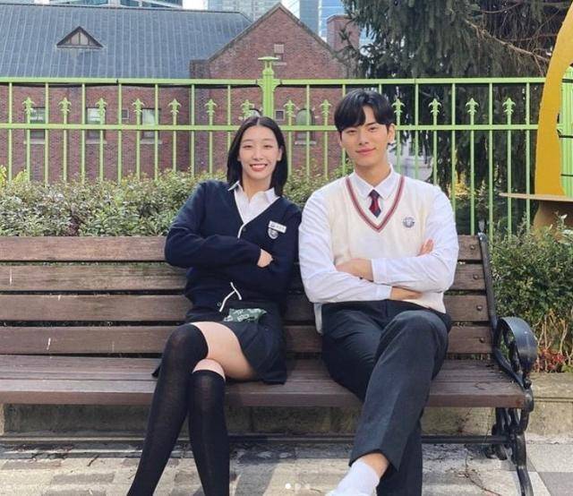 드라마 '일타 스캔들'에서 같은 반 친구를 연기했던 류다인(왼쪽)과 이채민. 드라마 촬영을 계기로 연을 맺은 두 배우는 연인이 됐다. 류다인 사회관계망서비스 캡처