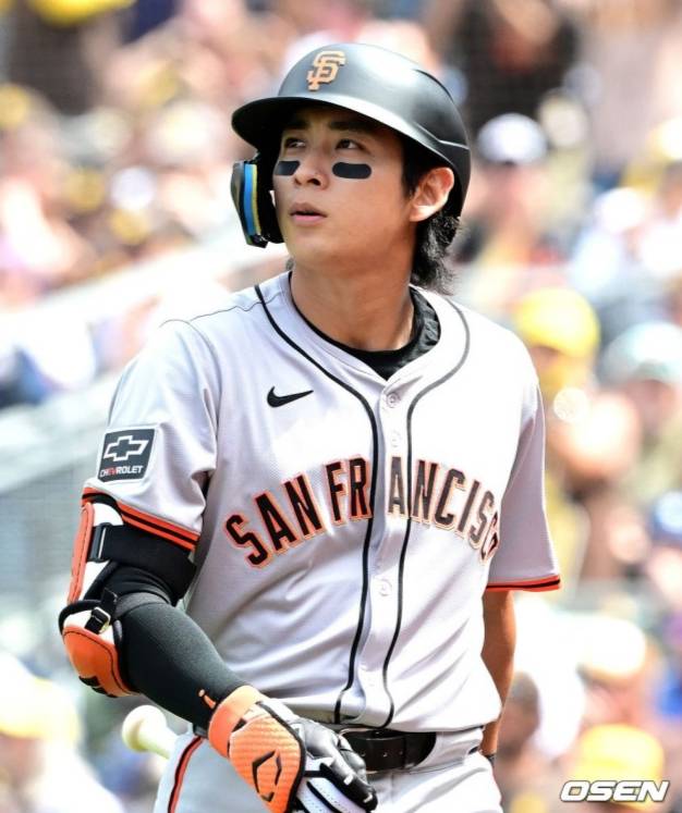 미국 메이저리그(MLB) 샌프란시스코 자이언츠의 이정후가 29일(한국시간) 미국 캘리포니아주 샌디에이고 펫코 파크에서 열린 '2024 MLB' 샌디에이고와 샌프란시스코의 경기에 출전한 모습. /사진=OSEN