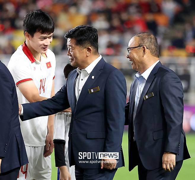 ▲ 베트남축구협회는 지난 26일 필립 트루시에 감독과 계약 해지를 결정했다. 최악의 성적 부진을 보여주면서 베트남은 다시 황금시대를 열었던 박항서 감독을 찾고 있다. ⓒ곽혜미 기자