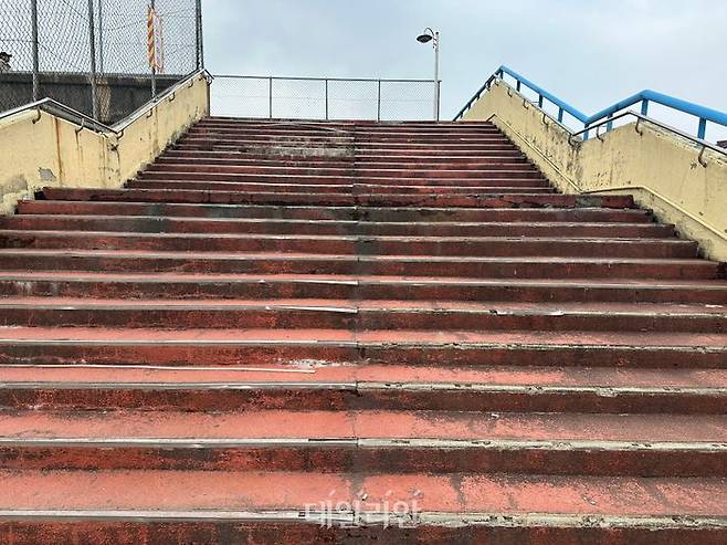 충남 천안 성정동과 성황동을 잇는 육교 ⓒ데일리안 강현태 기자