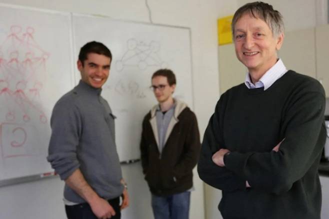 제프리 힌턴 교수(맨 오른쪽)와 제자 일리야 슈츠케버(맨 왼쪽).