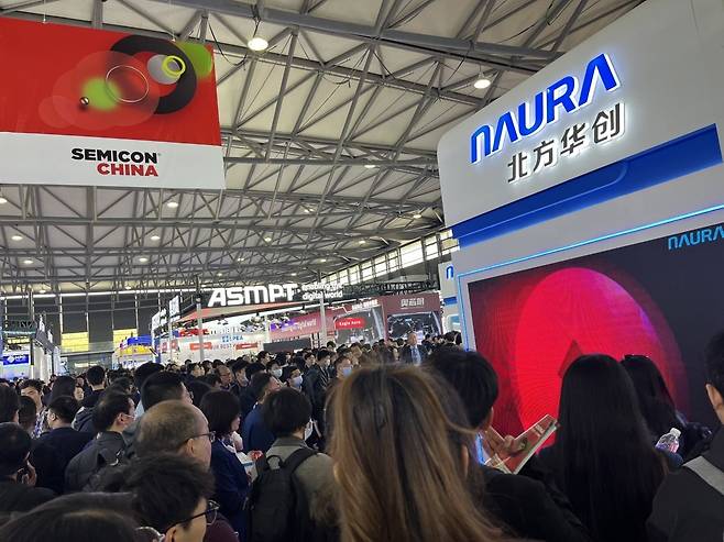 중국 최대 반도체 장비 업체 나우라테크놀로지의 부스. 박의명 기자