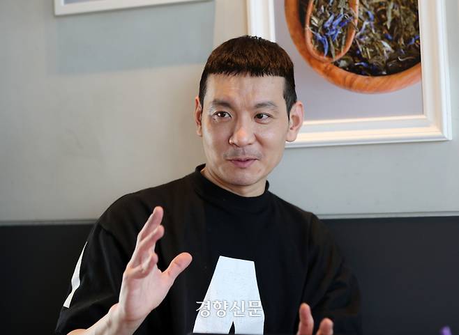 인물 패러디에 천재적인 재능을 보여 ‘인간 복사기’로 불리는 개그맨 정성호가 18일 서울 마포구의 한 카페에서 경향신문과 인터뷰 하고 있다. 2024.3.18. 정지윤 선임기자